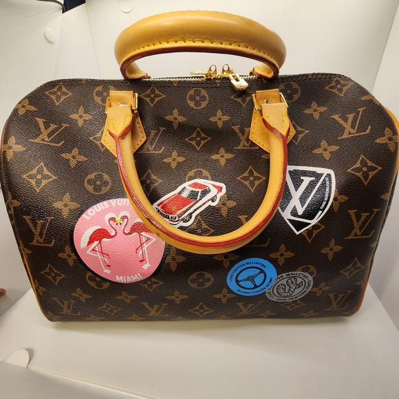Louis Vuitton Beauty - Picture 1 of 16